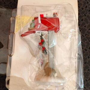 Cute Hallmark ornament nwot in box